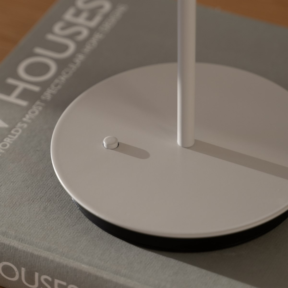 Asteria Move Monochrome, portable bordlampe, lysegrå (mist) • UMAGE - Copenhagenhomedesign