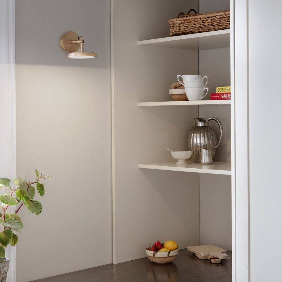 Asteria Spot spotlampe, messing • UMAGE - Copenhagenhomedesign