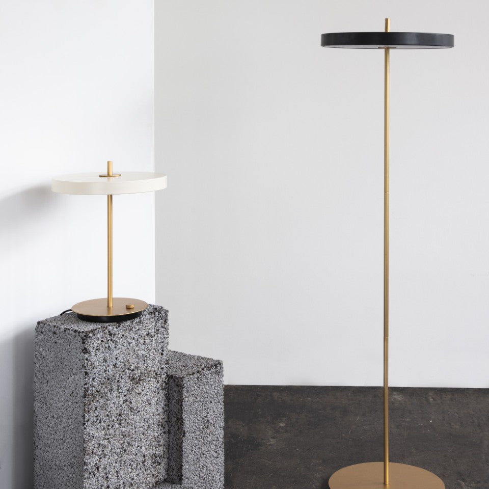 Asteria Table bordlampe, hvid og messing • UMAGE - Copenhagenhomedesign