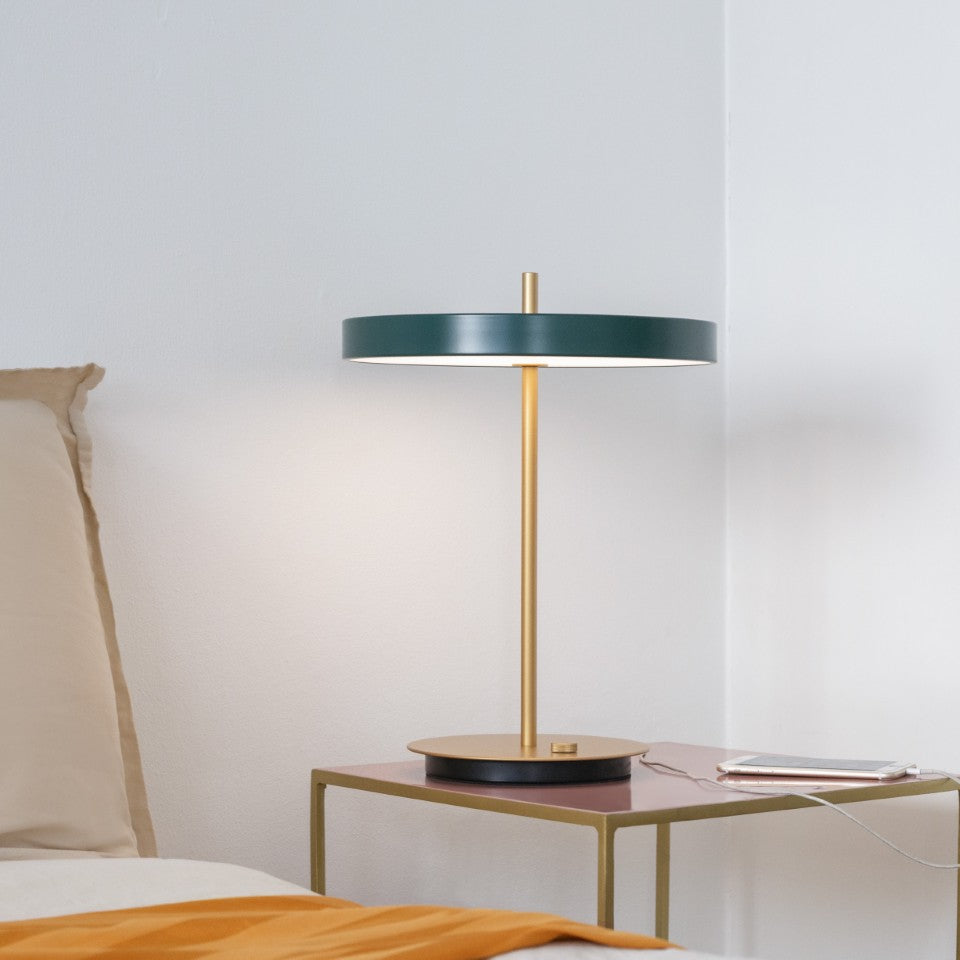 Asteria Table bordlampe, grøn og messing • UMAGE - Copenhagenhomedesign