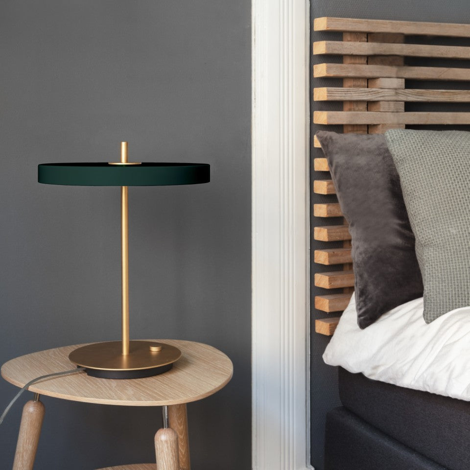 Asteria Table bordlampe, grøn og messing • UMAGE - Copenhagenhomedesign