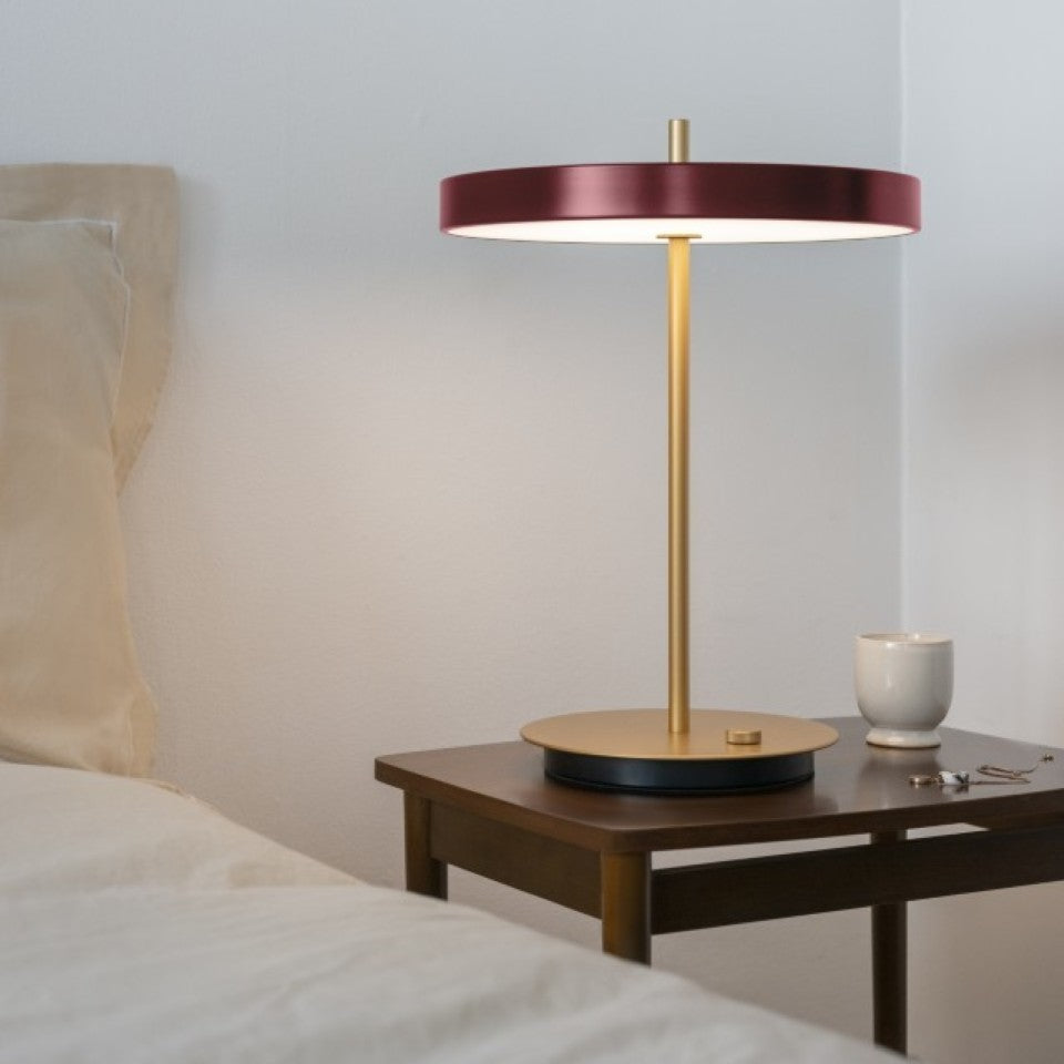 Asteria Table bordlampe, rød og messing • UMAGE - Copenhagenhomedesign