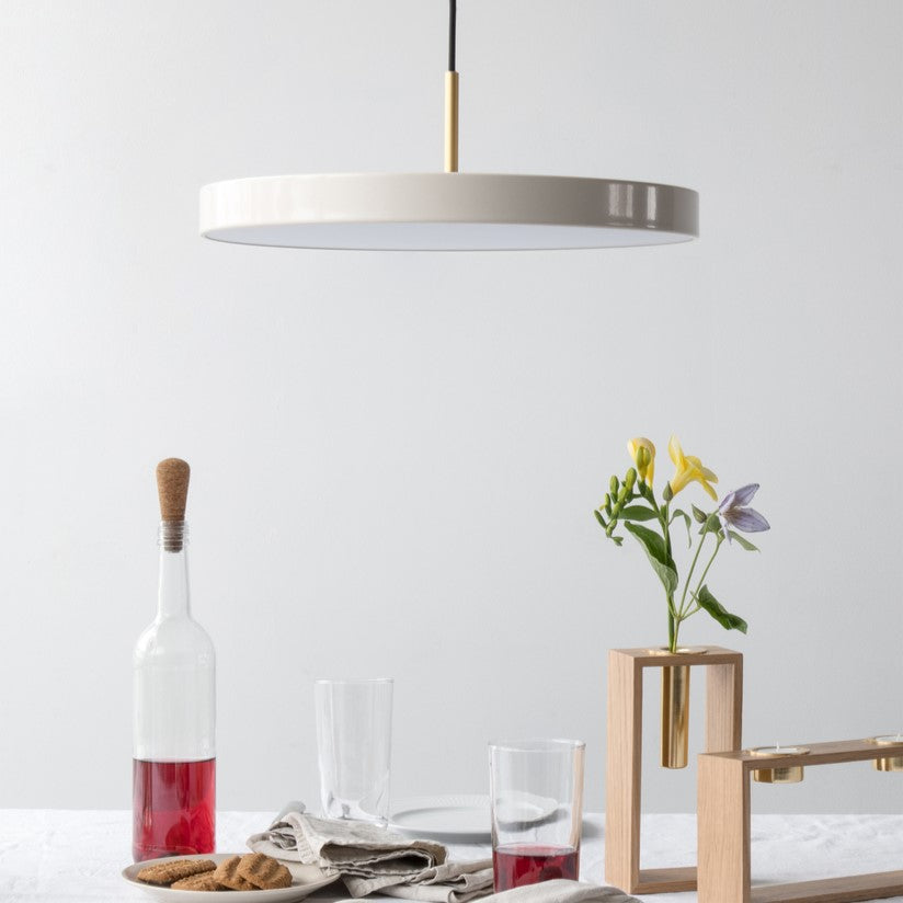 Asteria pendel, hvid og messing • UMAGE - Copenhagenhomedesign