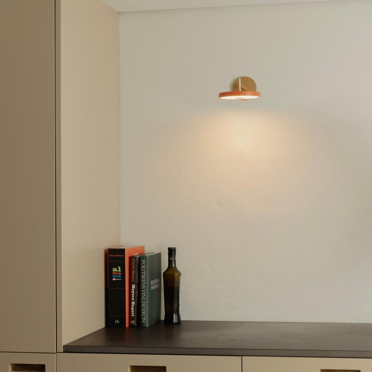 Asteria Wall væglampe (med hardwire add on), orange og messing • UMAGE - Copenhagenhomedesign