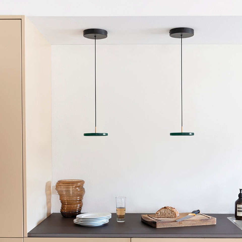Asteria pendel, grøn og messing • UMAGE - Copenhagenhomedesign
