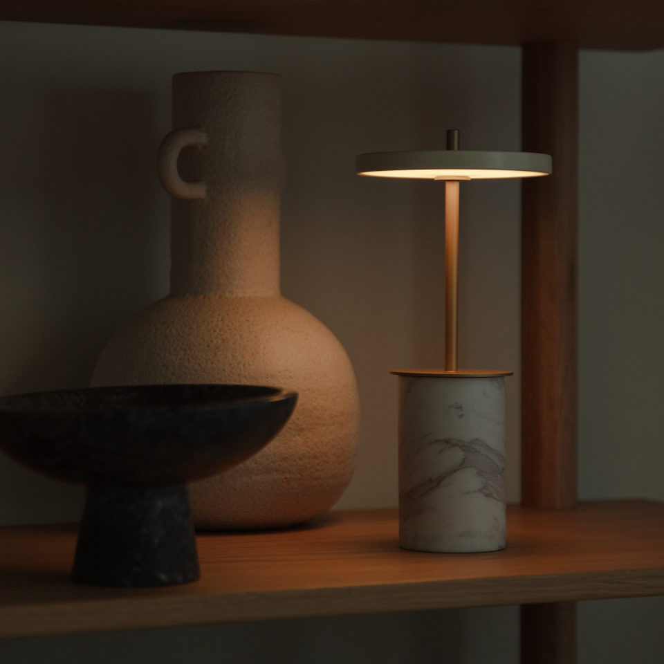 Asteria Move Mini, portable bordlampe, hvid marmor • UMAGE - Copenhagenhomedesign