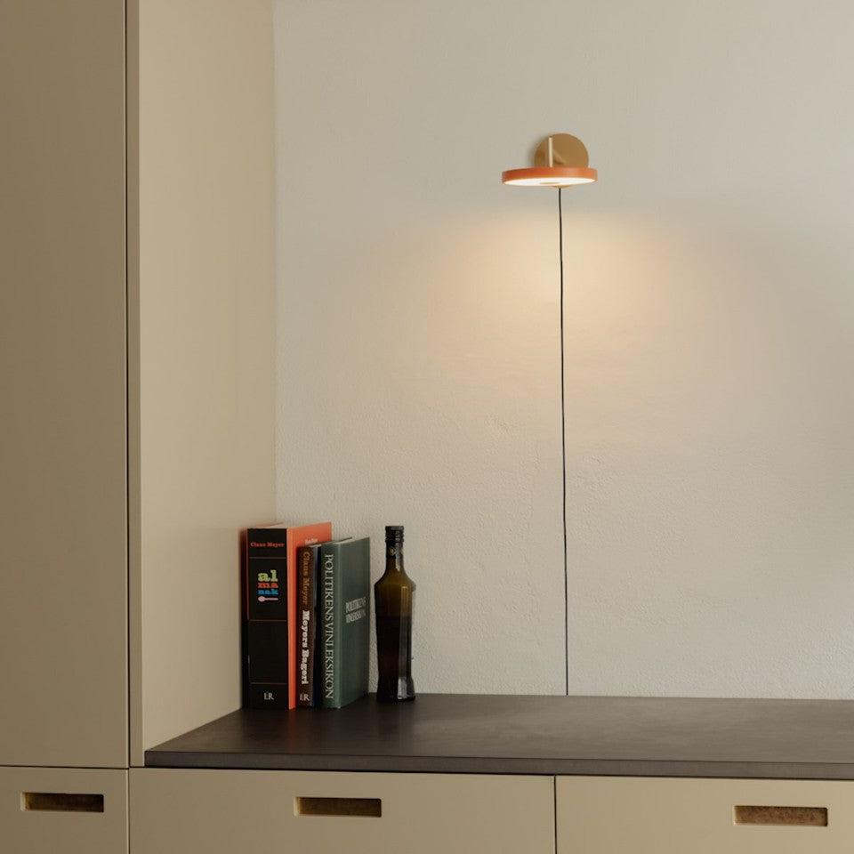 Asteria Wall væglampe, orange og messing • UMAGE - Copenhagenhomedesign