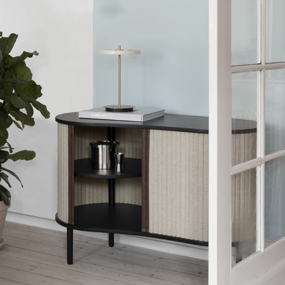 Asteria Move portable bordlampe, hvid og messing • UMAGE - Copenhagenhomedesign