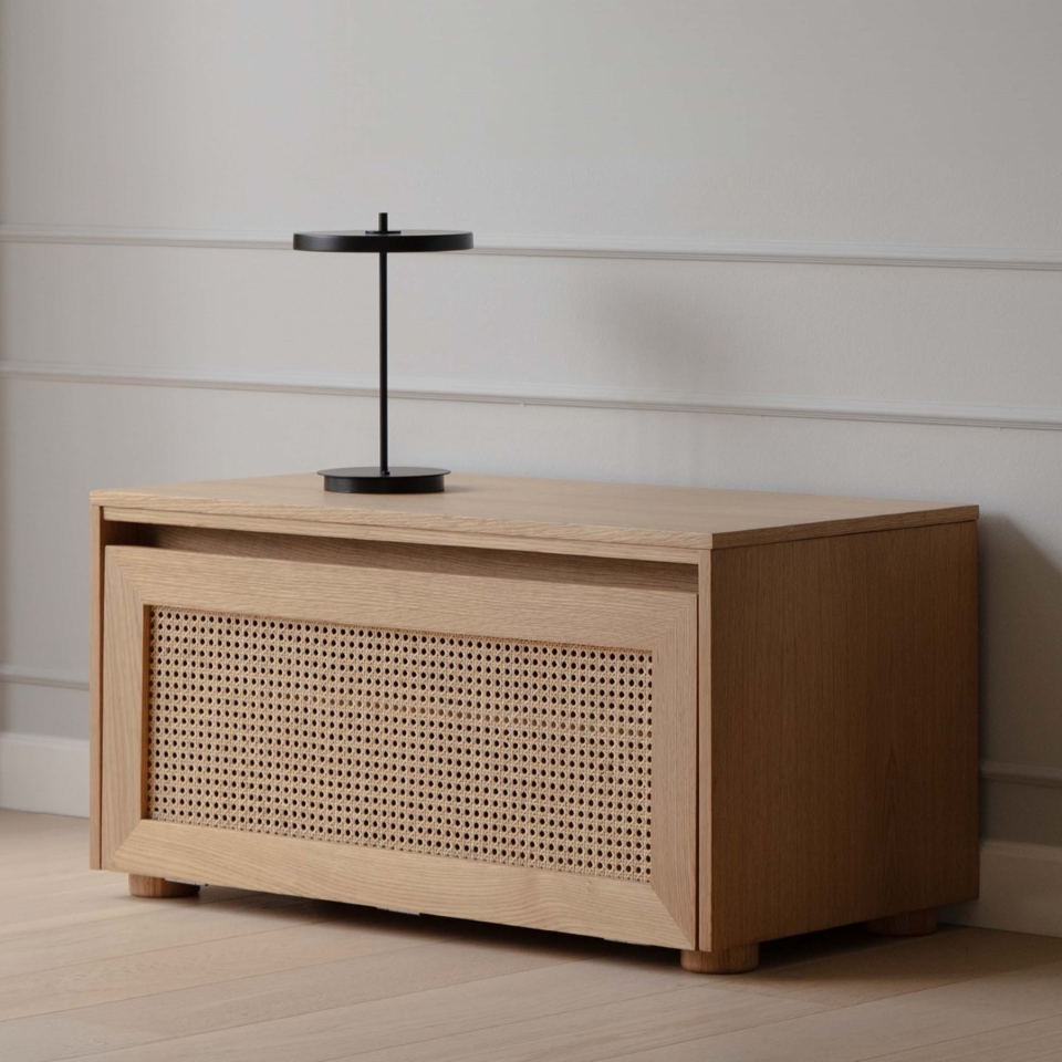 Asteria Move Monochrome, portable bordlampe, sort • UMAGE - Copenhagenhomedesign