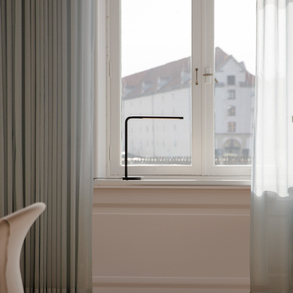 Omni Table bordlampe, sort • UMAGE - Copenhagenhomedesign