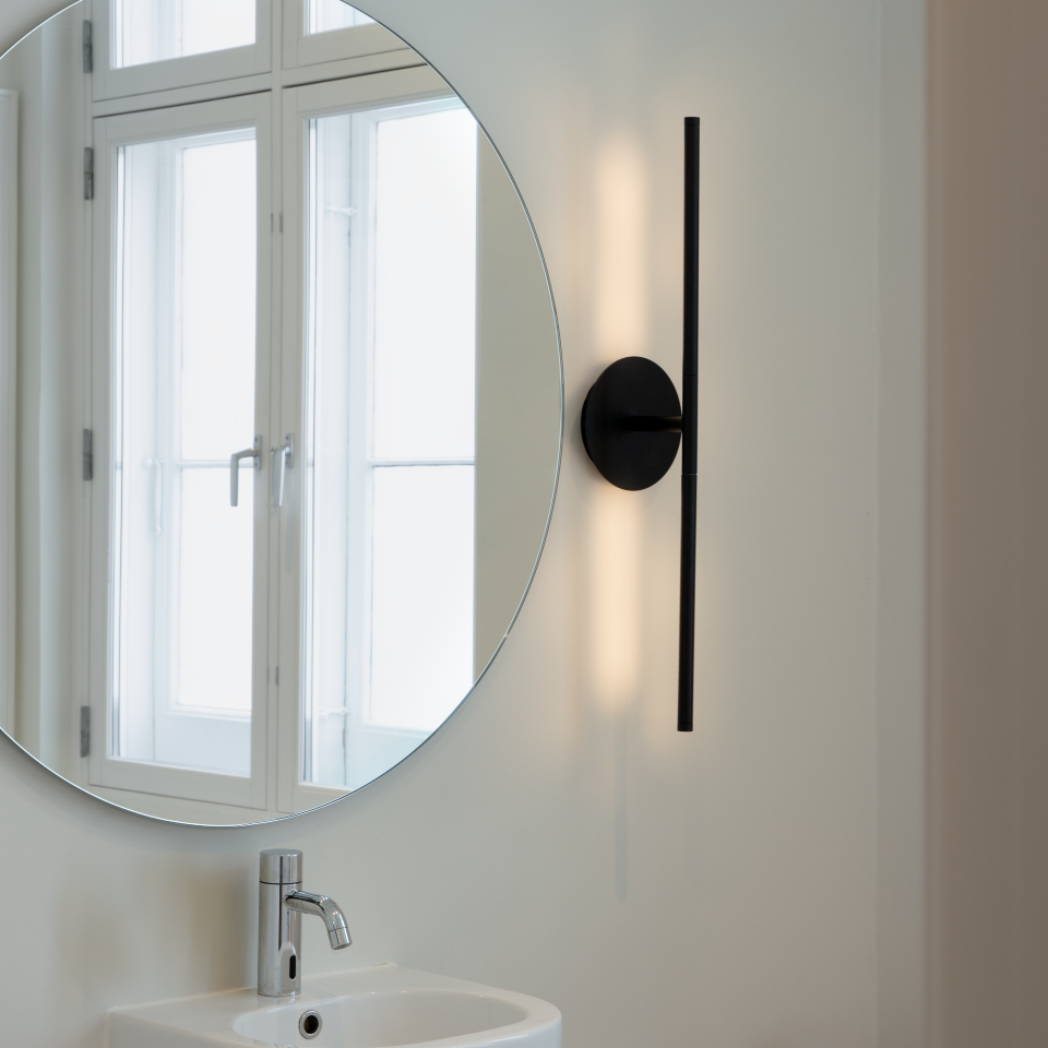 Omni Wall væglampe, sort • UMAGE - Copenhagenhomedesign