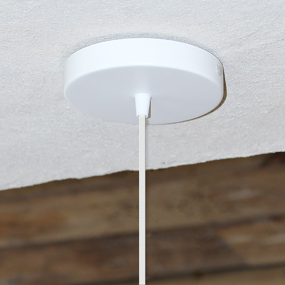 Rosette loftroset med ledning og fatning E27, hvid • UMAGE - Copenhagenhomedesign