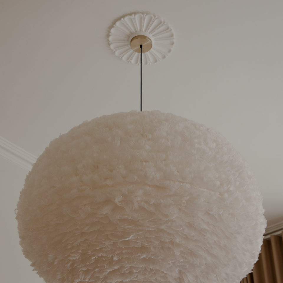 Rosette loftroset med ledning og fatning E27, børstet messing look • UMAGE - Copenhagenhomedesign