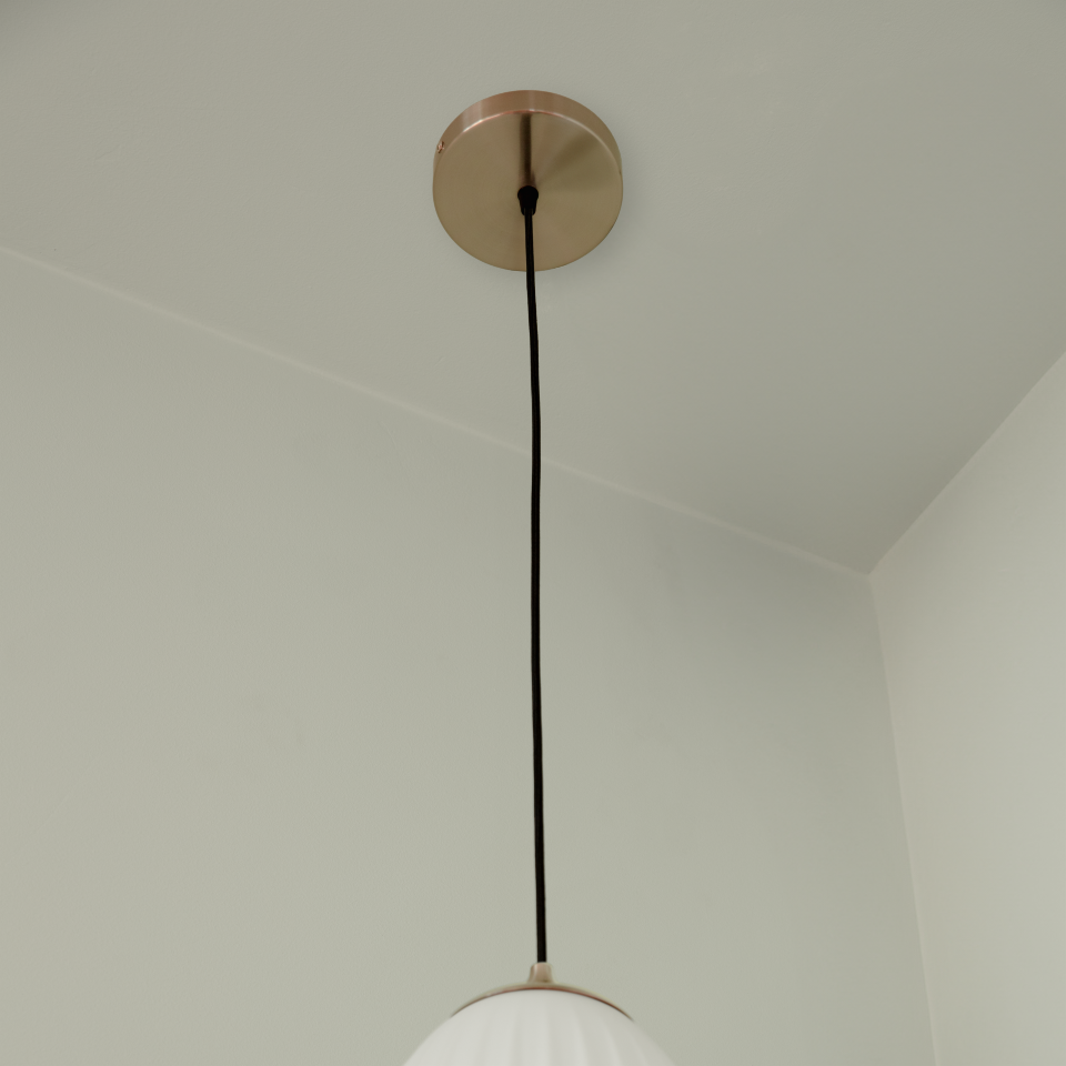 Rosette loftroset med ledning og fatning E27, børstet messing look • UMAGE - Copenhagenhomedesign