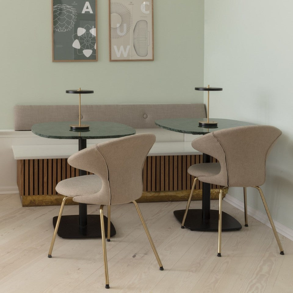 Asteria Move portable bordlampe, sort og messing • UMAGE - Copenhagenhomedesign