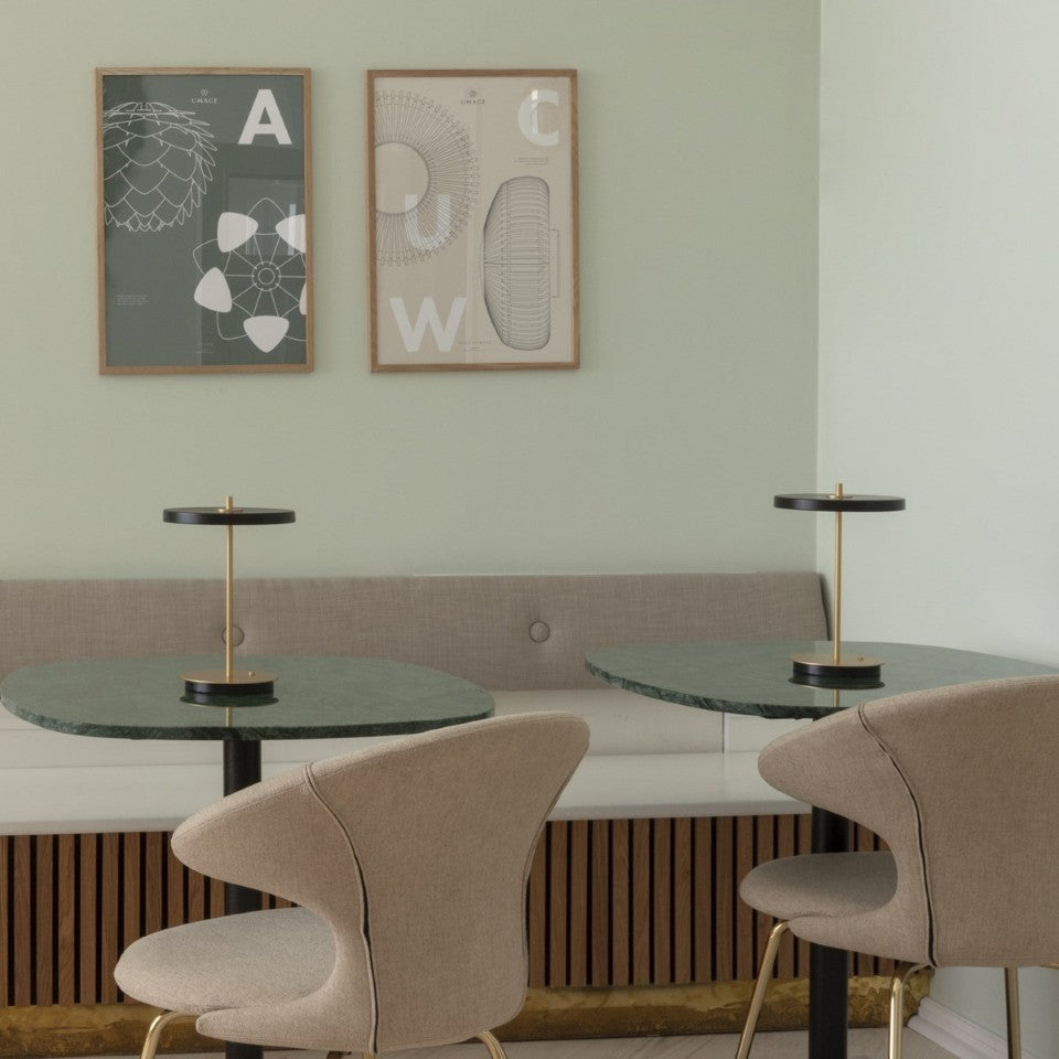 Asteria Move portable bordlampe, sort og messing • UMAGE - Copenhagenhomedesign