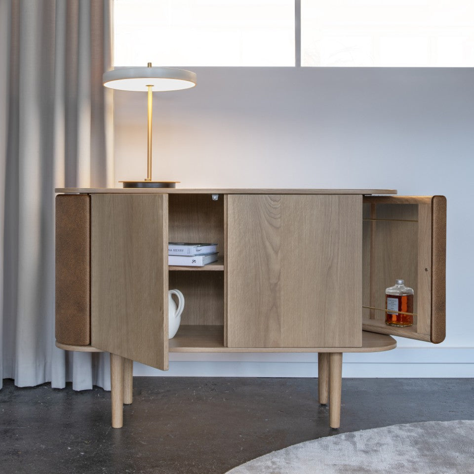 Asteria Table bordlampe, hvid og messing • UMAGE - Copenhagenhomedesign