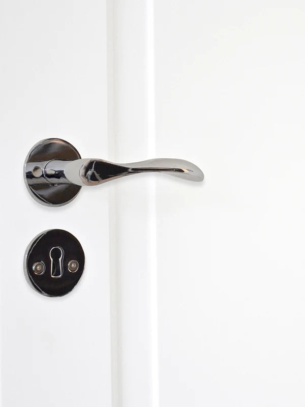 Bellevue dørhåndtag i krom inkl. roset og nøgleskilt c/c 30 mm - Copenhagenhomedesign