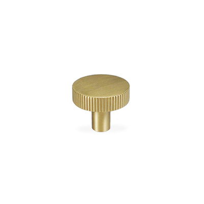 Langelinie cabinet knob with linear pattern in brushed brass with lacquer • Chr. Jørgensen