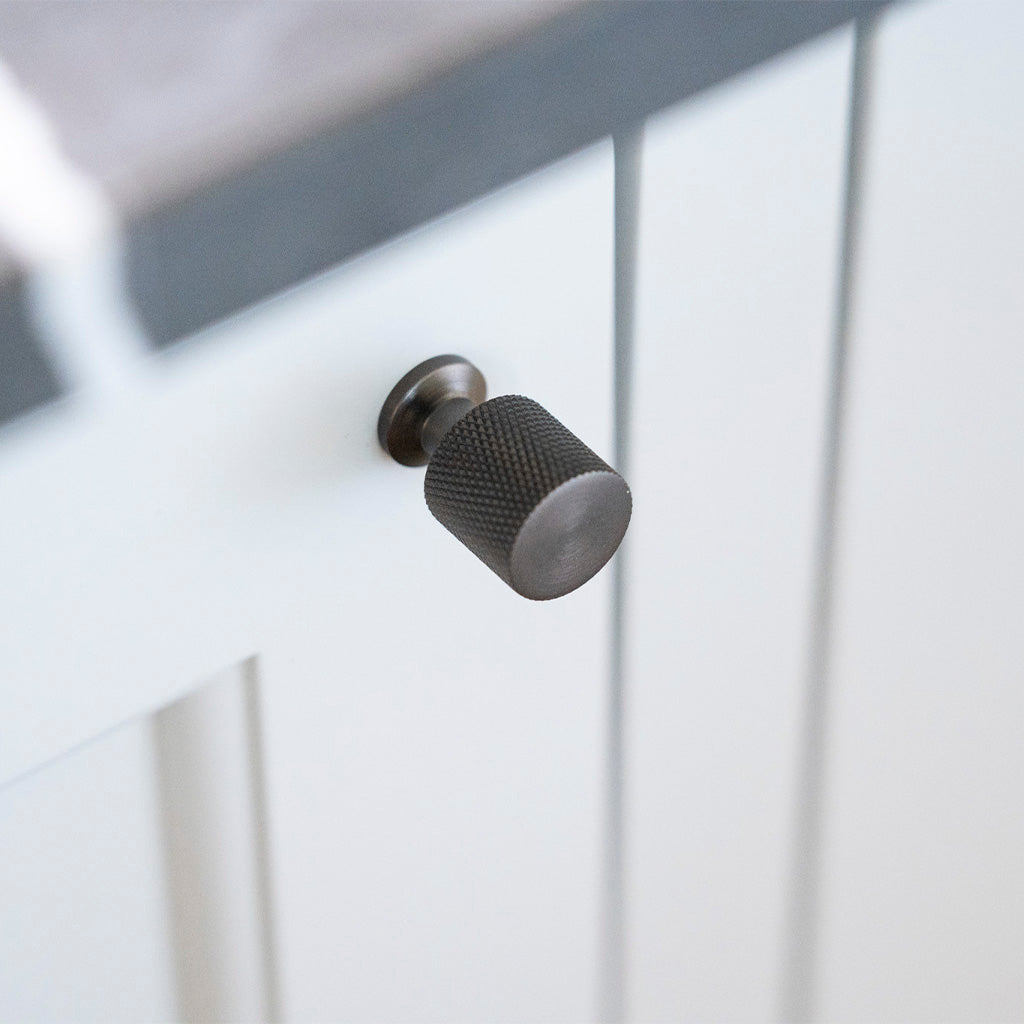 Møbelknop med diamond cut i bronze / bruneret messing, 33 mm - Nyboder • Chr. Jørgensen - Copenhagenhomedesign