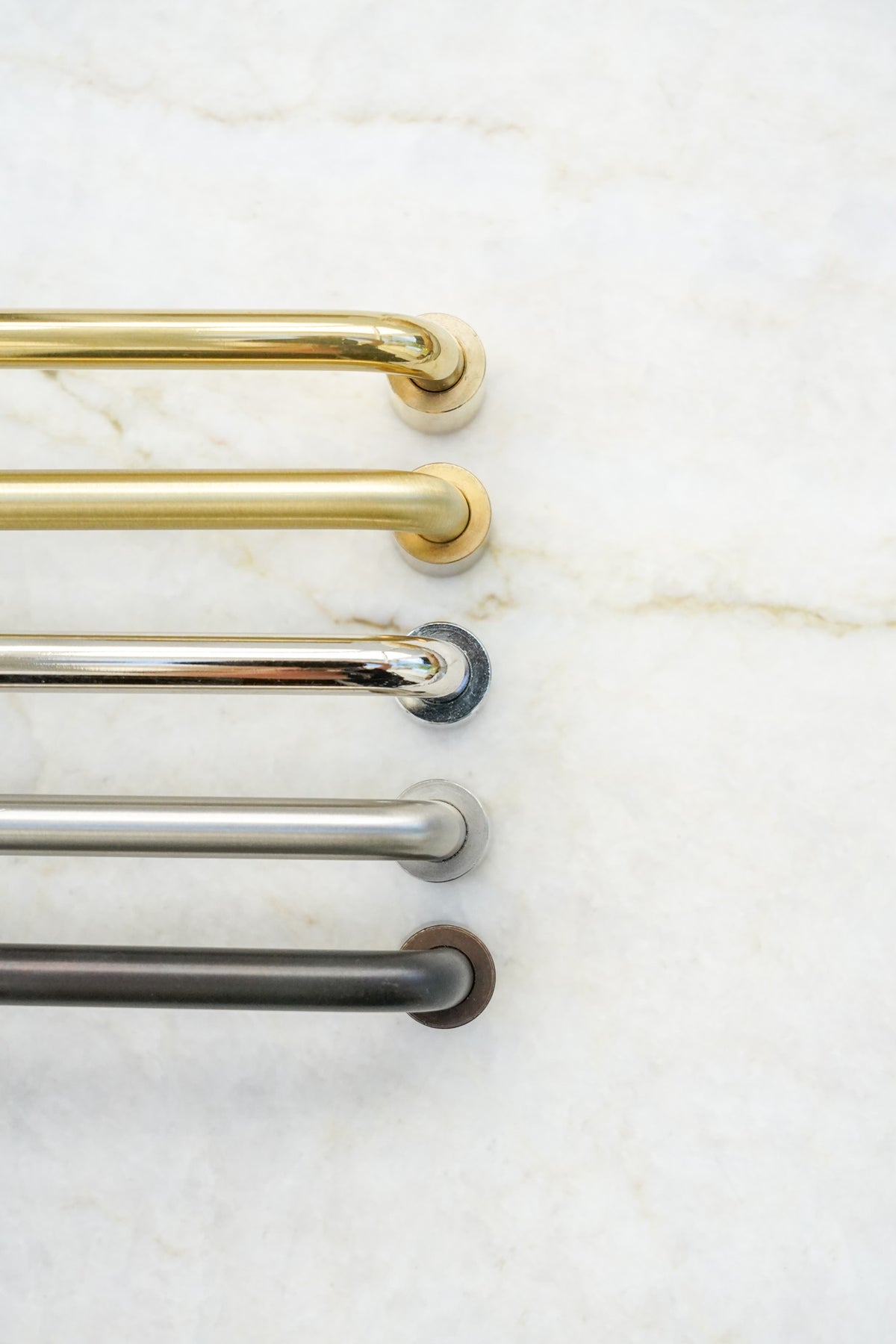 Ordrup • Greb i blankpoleret massiv messing uden lak med separate fødder - Copenhagenhomedesign