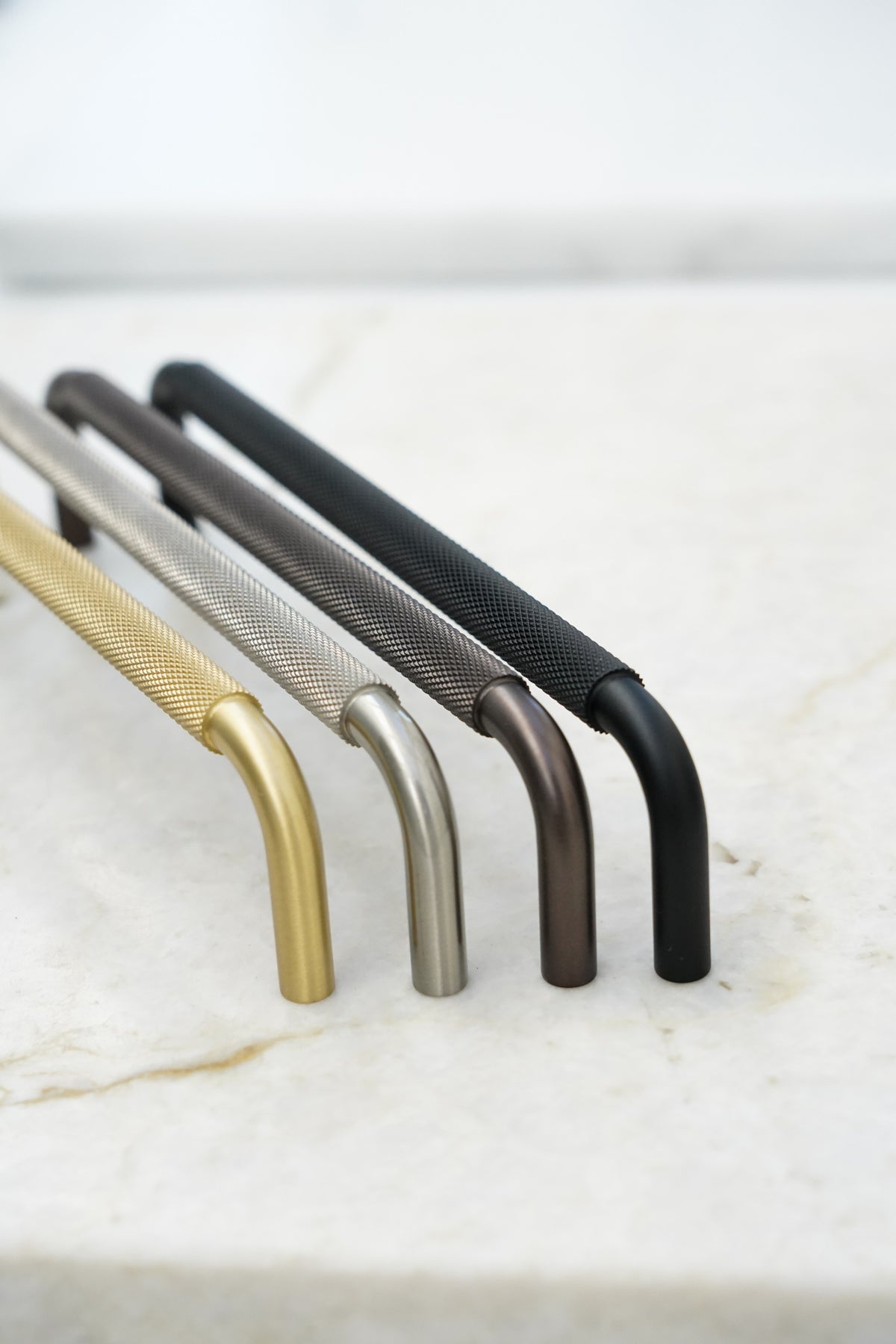 Køkkengreb med diamond cut i rustfrit stål look - Østerbro • Chr. Jørgensen - Copenhagenhomedesign