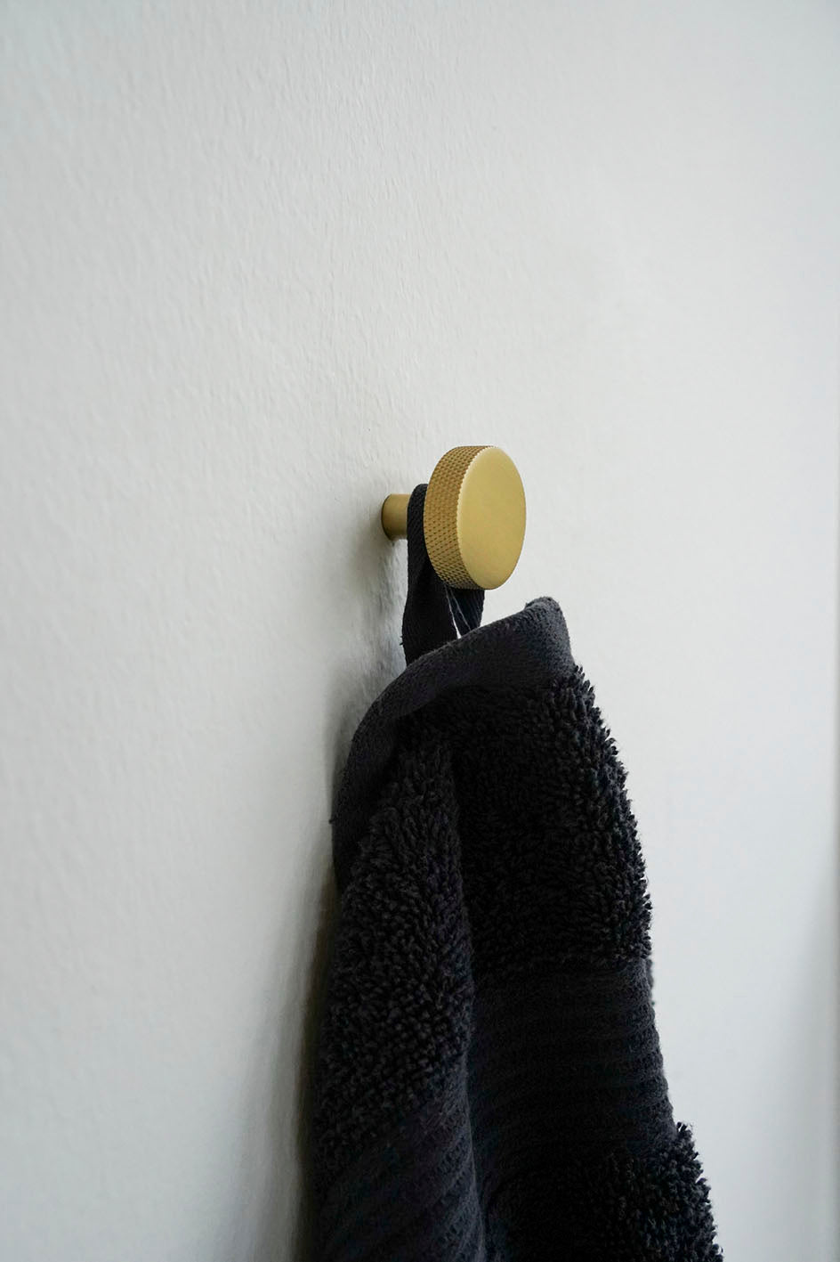 Møbelknop med diamond cut i børstet messing med lak - Østerbro • Chr. Jørgensen - Copenhagenhomedesign