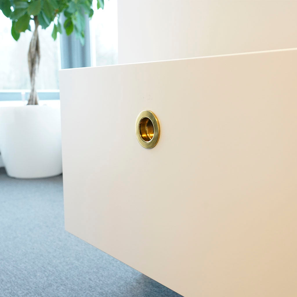 Sønderborg • Skålgreb i blank messing og bakelit i Ø55/60 mm - Copenhagenhomedesign