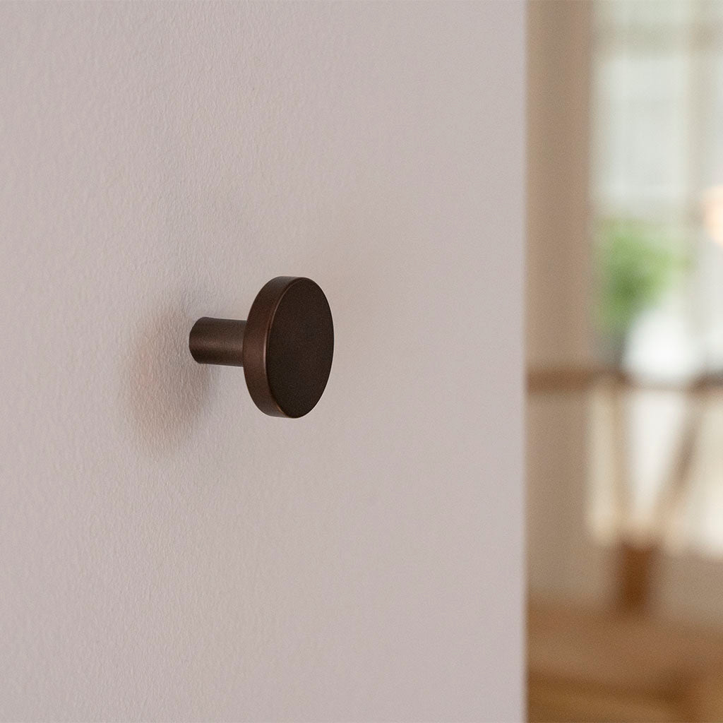 Møbelknop i bronze / bruneret messing, 40 mm - Vesterbro • Chr. Jørgensen - Copenhagenhomedesign
